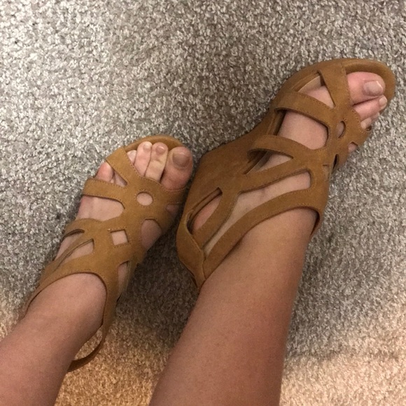 UOI Boutique Brown Wedges - Picture 4 of 11